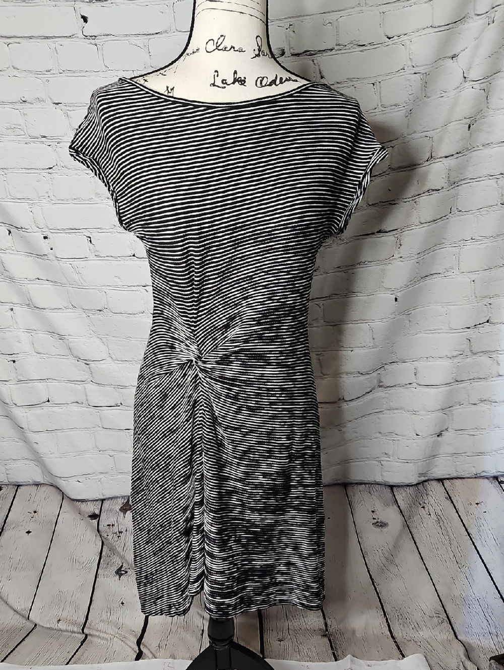 Max Studio Black & White Striped Stretchy Dress with Front Twist Size Medium